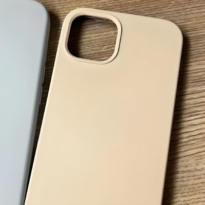 เครื่องฉีดพลาสติกแนวตั้งที่มีการตอบสนองสูงสำหรับการผลิตเคสโทรศัพท์
