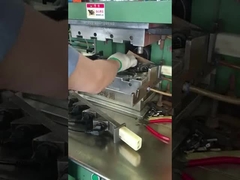 เครื่องฉีดขึ้นรูปแบบเชื่อมต่อแรงดันสูง 55 ตันพร้อมชนิด C สีขาว